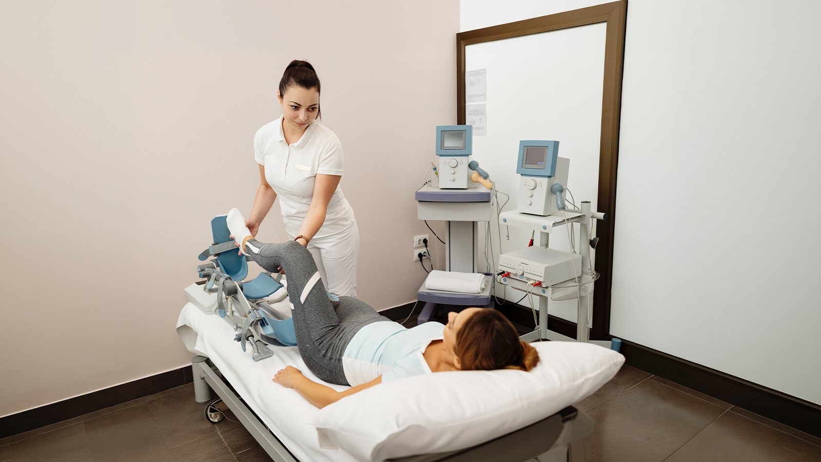Pre & Post-Surgical Therapy session at Saburi